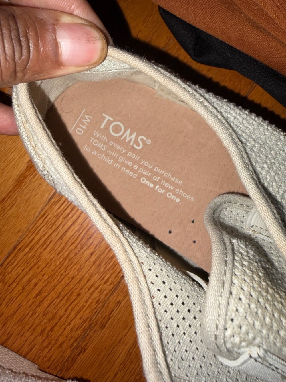 TOMS - Picture 2 of 3